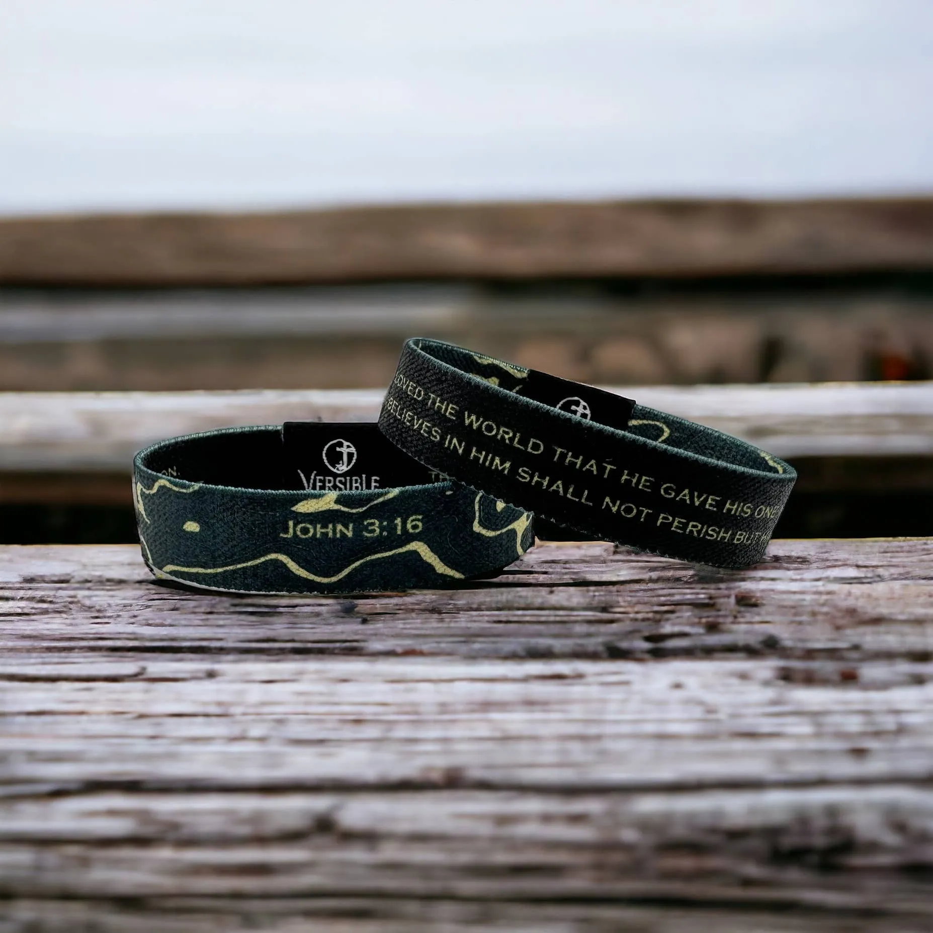 Versible Wristbands - Gold Vein / John 3:16