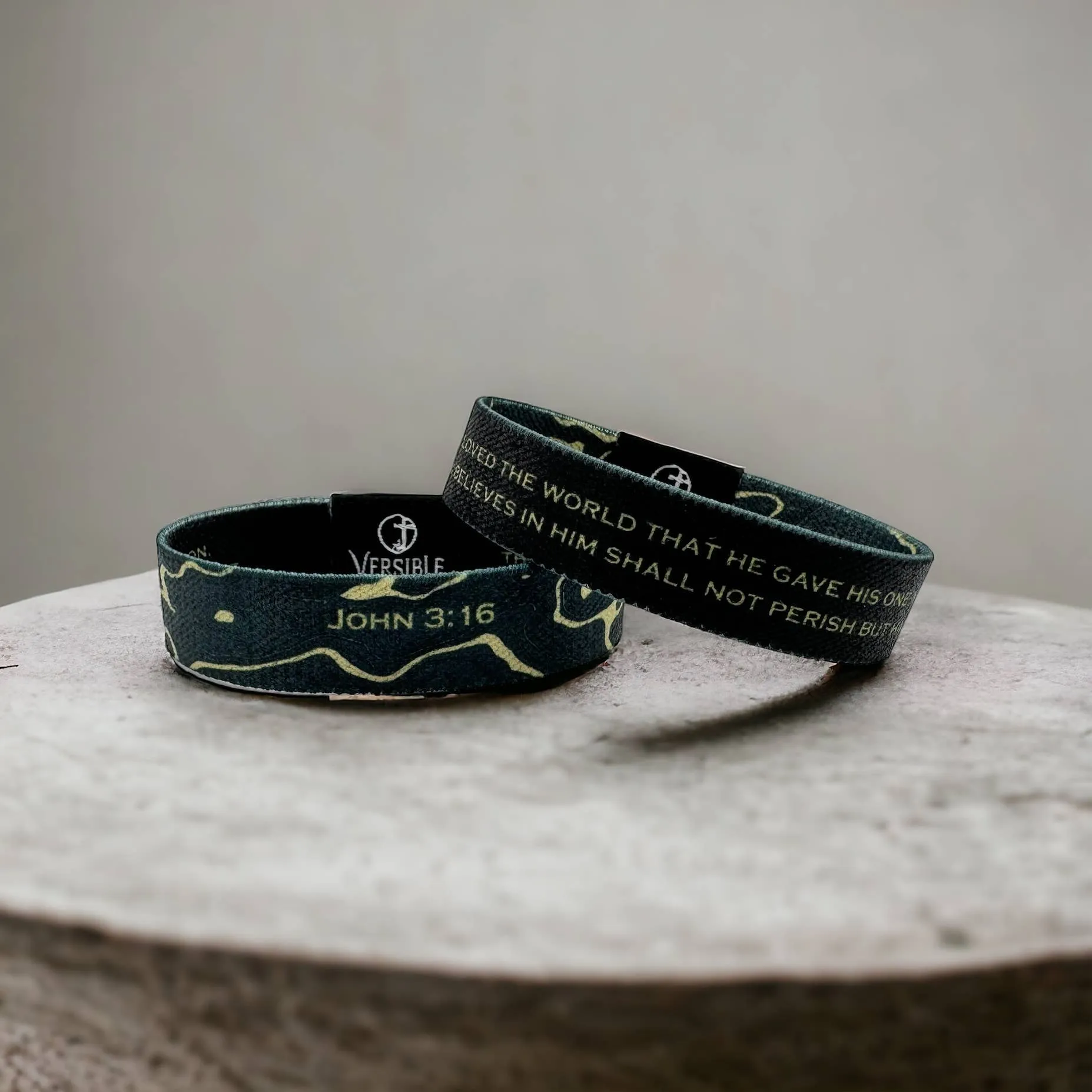 Versible Wristbands - Gold Vein / John 3:16